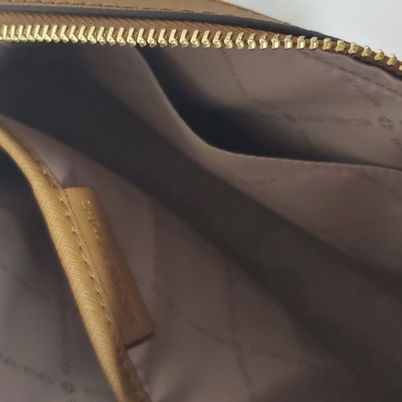 NWT Michael Kors Jet Set Crossbody Signature Coated Canvas (Firm Price) - Picture 13 of 15